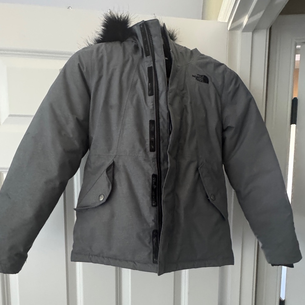 The North Face Kids’ Dark Gray Ski Parka, with faux fur trim. - Picture 2 of 6